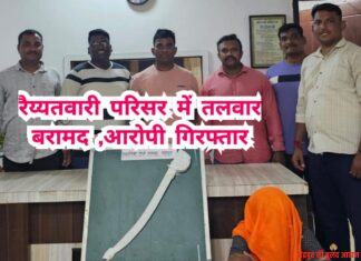 LCB की कार्रवाई में आरोपी के पास से धारदार तलवार जब्त